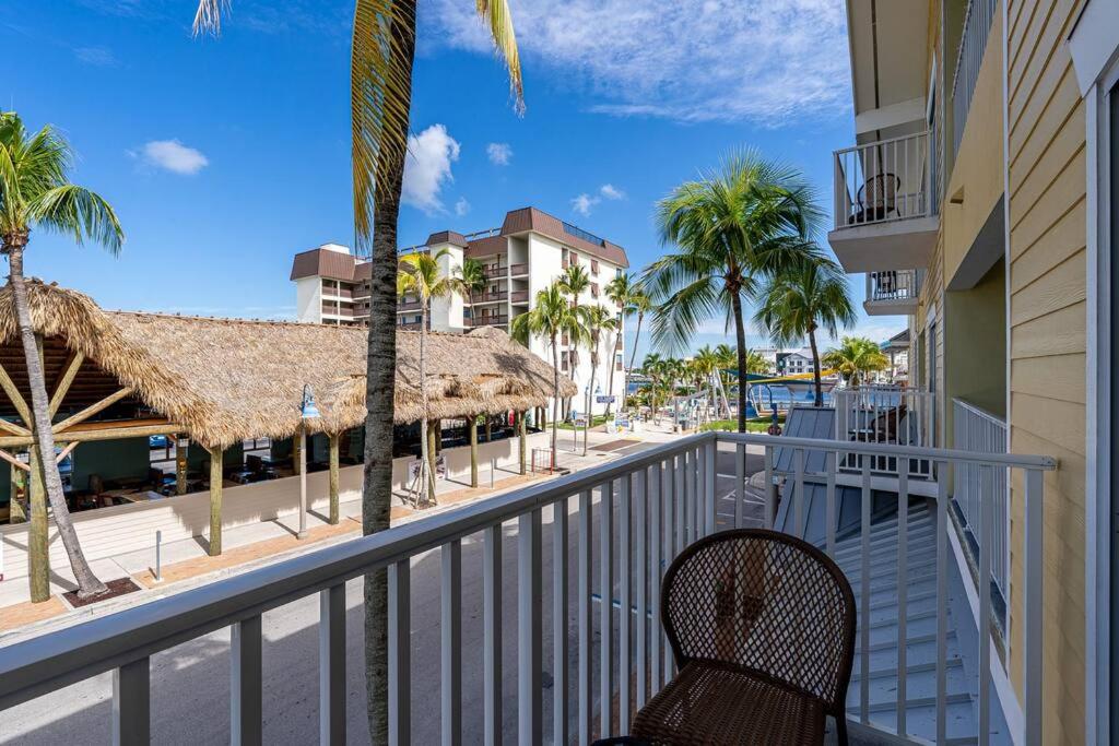 Balkoni atau teres di Harbour House at the Inn 203