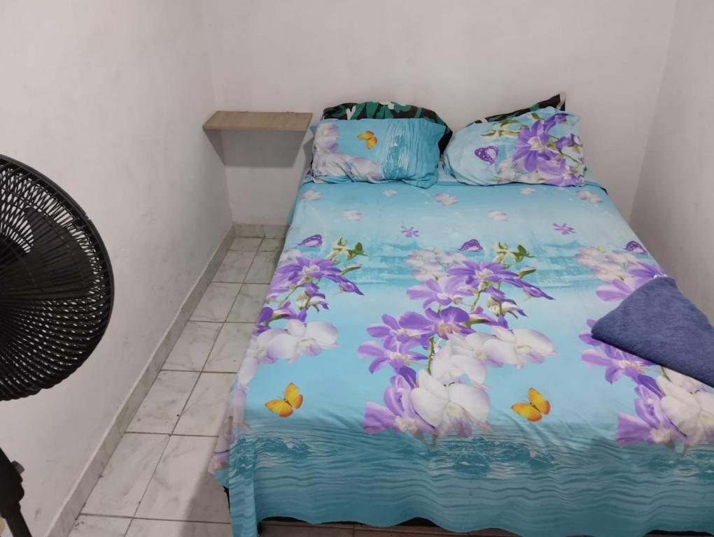 Postel nebo postele na pokoji v ubytování apartamento familiar o dos personas en cama separadas