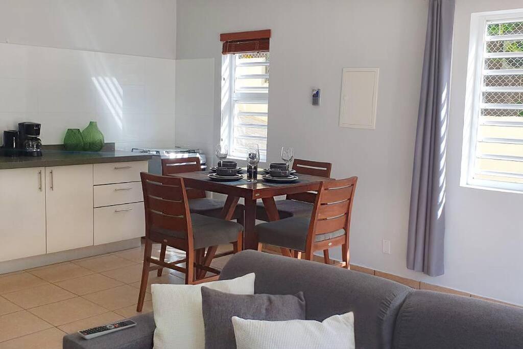 Kuchyň nebo kuchyňský kout v ubytování Gamay Souterrain Apartment, near beach in Curaçao