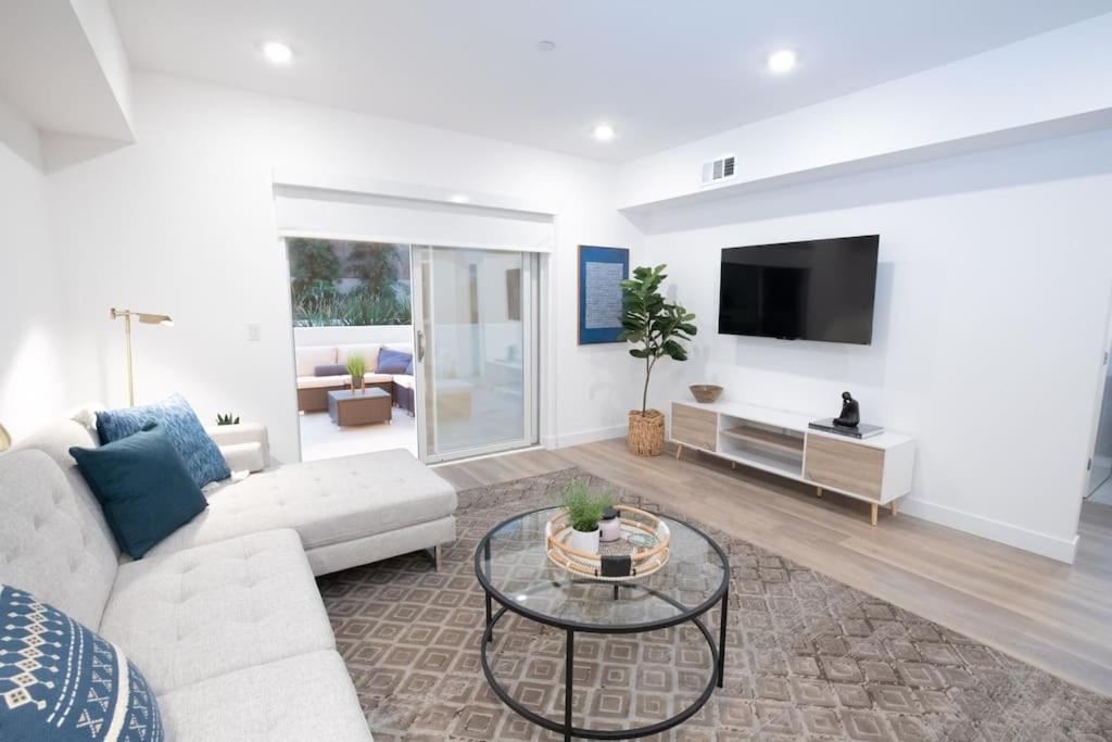 Brand New Lux Condo in Larchmont w Insane Views!, Los Angeles, USA