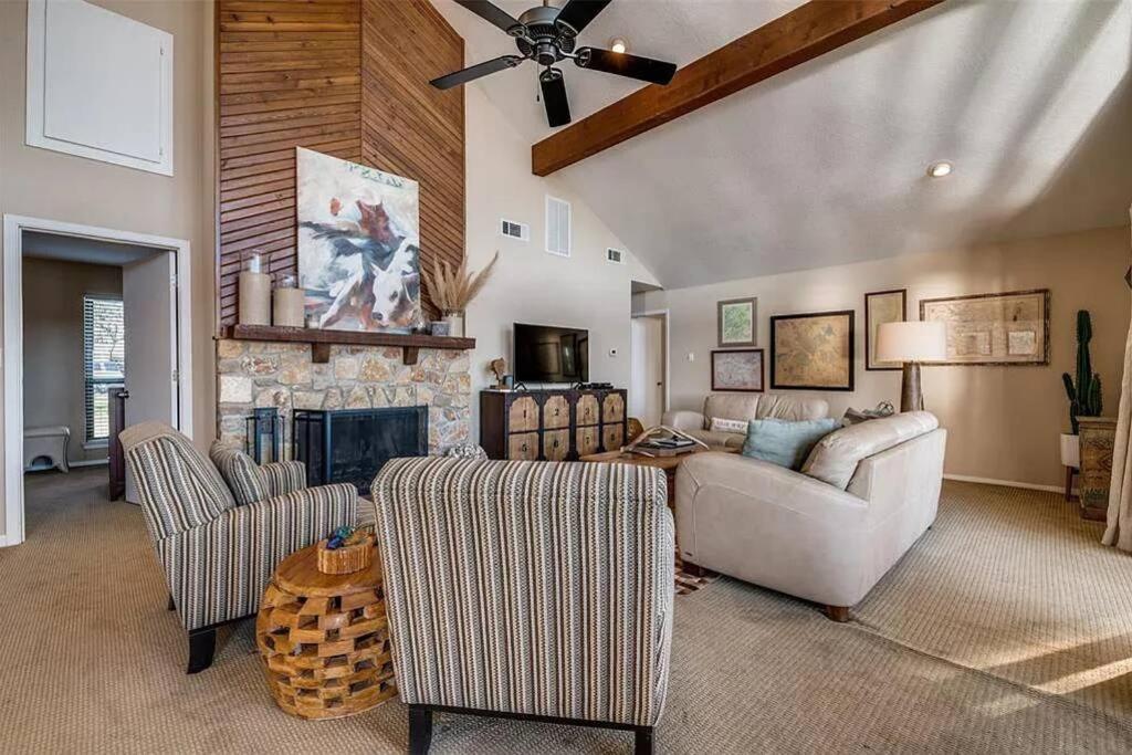 Vacation Home Waterfront Possum Kingdom Lake Home, Graford, TX