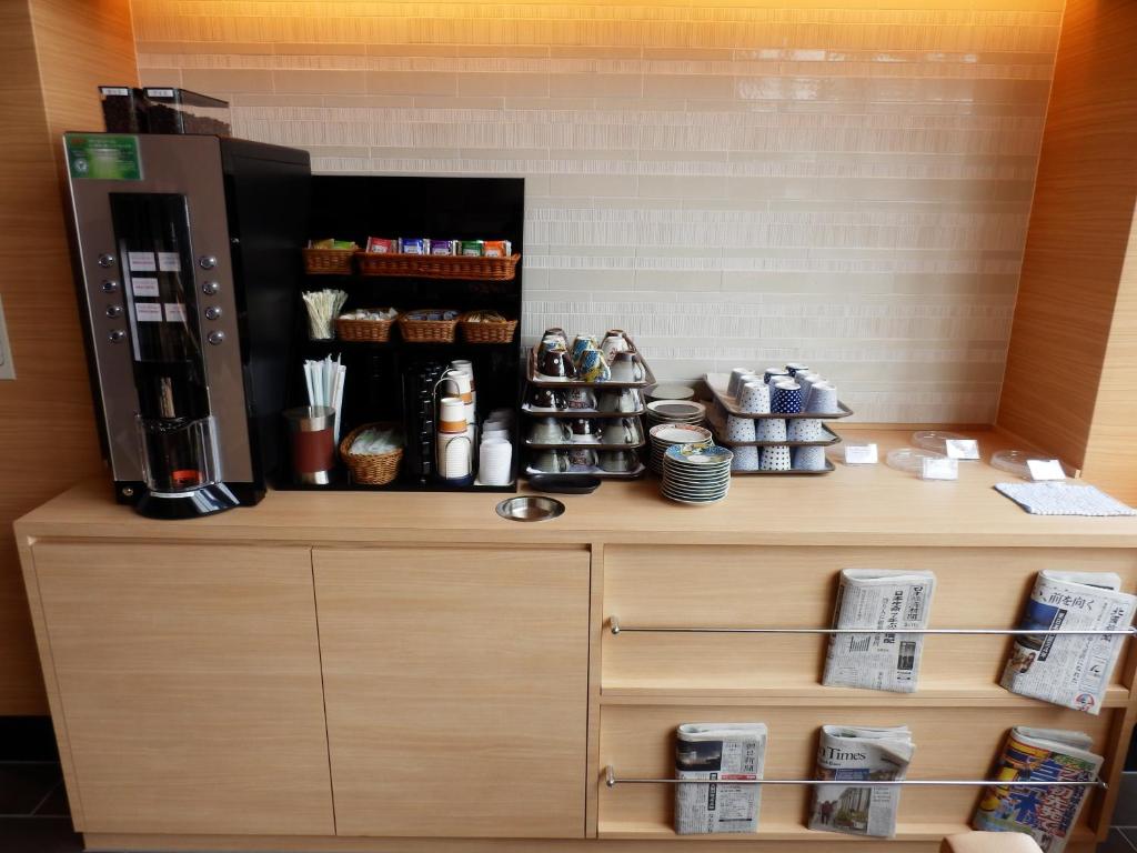 Comodidades para preparar café e chá em Kanazawa Sainoniwa Hotel