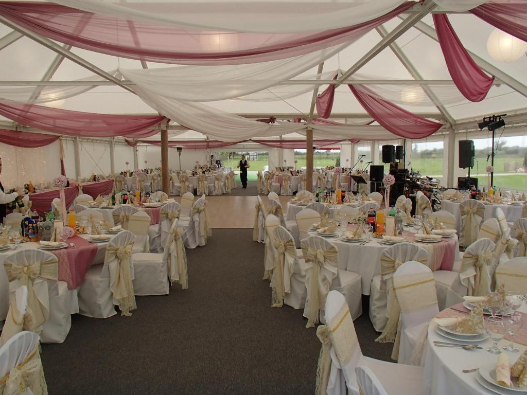 Kastélykert Fogadó - Resim 6