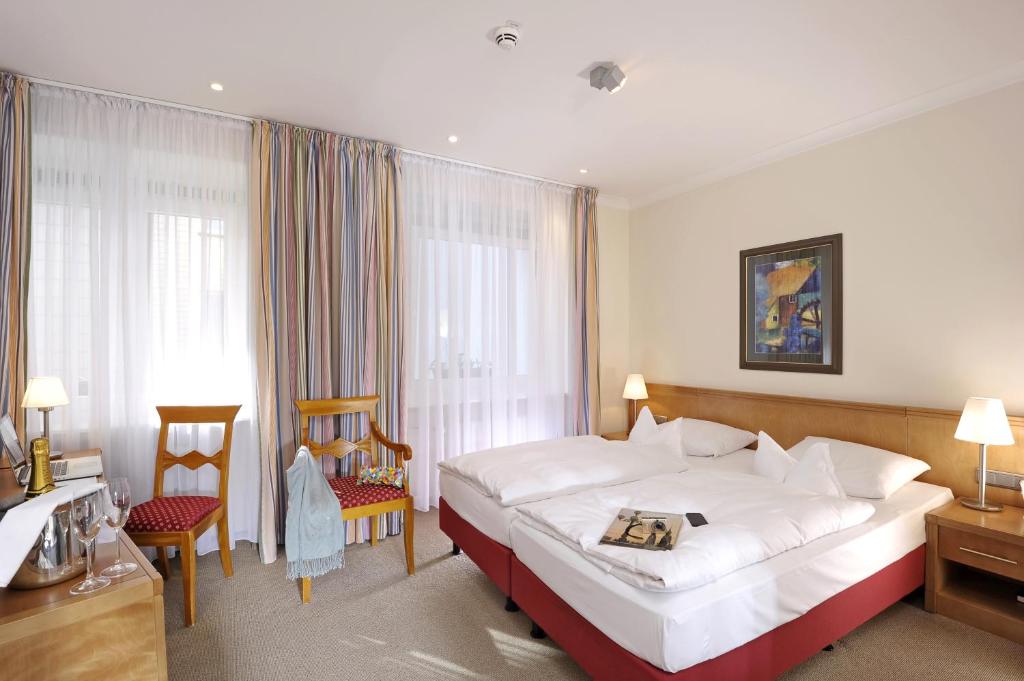 Postel nebo postele na pokoji v ubytování Hotel Baseler Hof