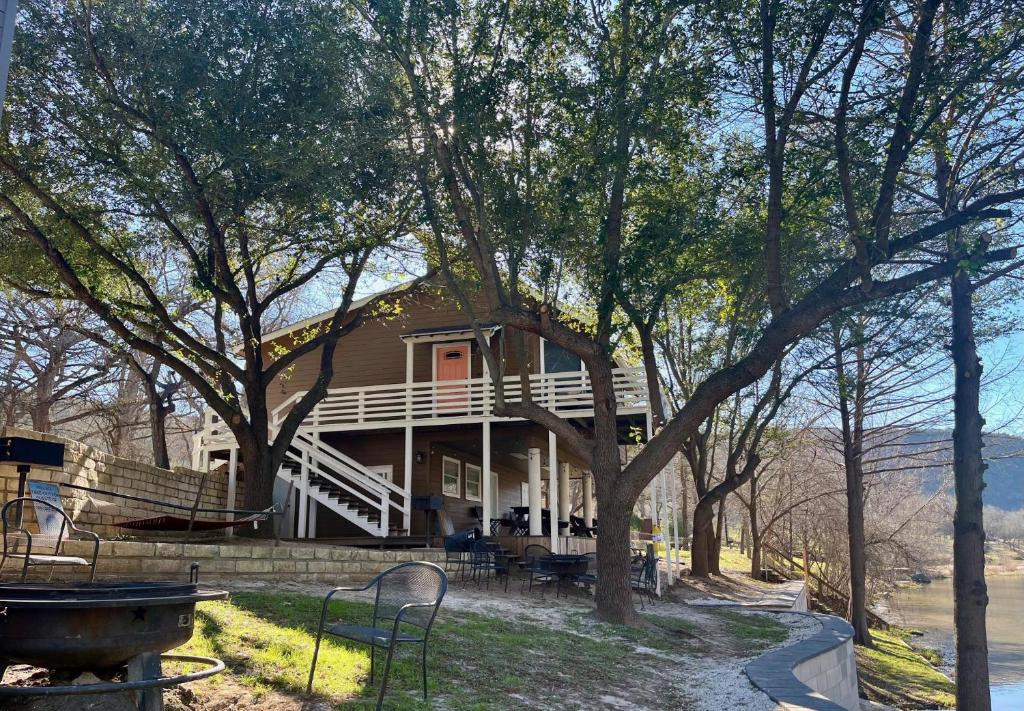 Vacation Home Earth Haus Stunning Riverfront Home, New Braunfels, TX