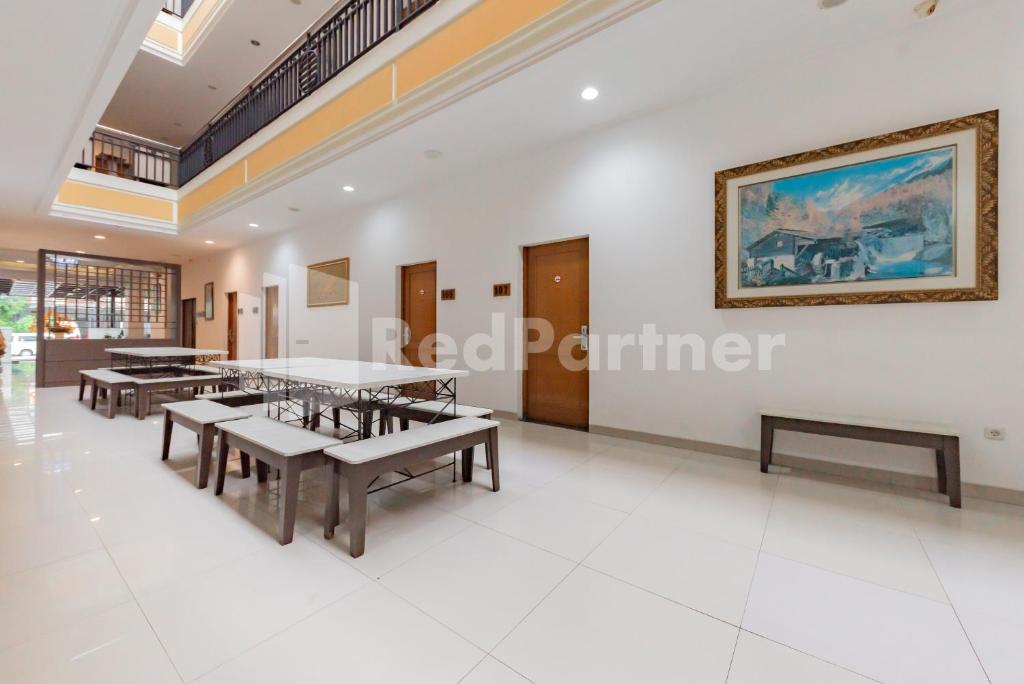 Fotografie z fotogalerie ubytování Hotel Alqueby near Kiara Artha Park Mitra RedDoorz v destinaci Bandung