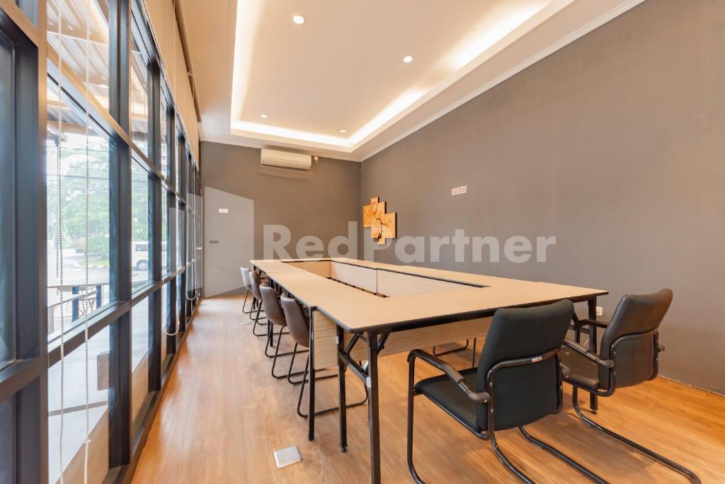 Fotografie z fotogalerie ubytování Hotel Alqueby near Kiara Artha Park Mitra RedDoorz v destinaci Bandung