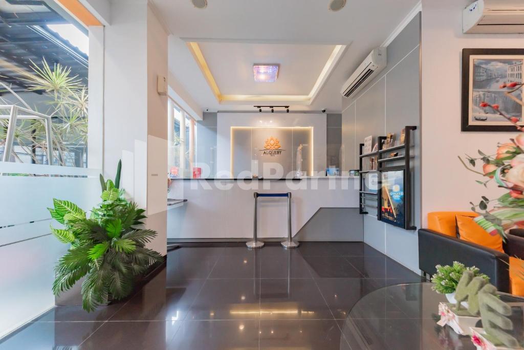 Kuchyň nebo kuchyňský kout v ubytování Hotel Alqueby near Kiara Artha Park Mitra RedDoorz