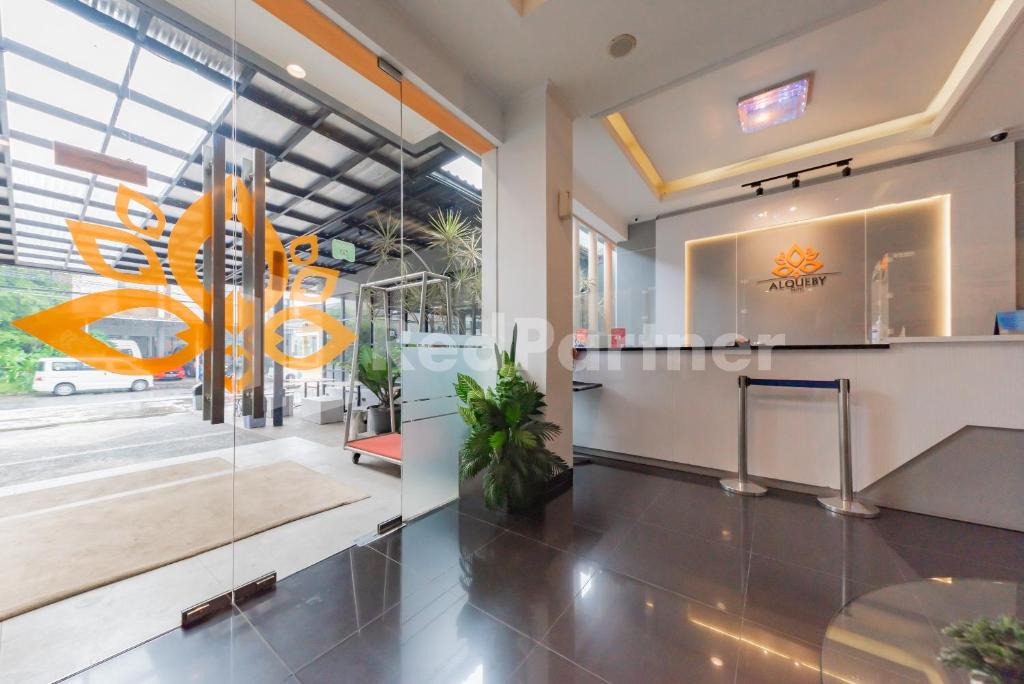 Fotografie z fotogalerie ubytování Hotel Alqueby near Kiara Artha Park Mitra RedDoorz v destinaci Bandung