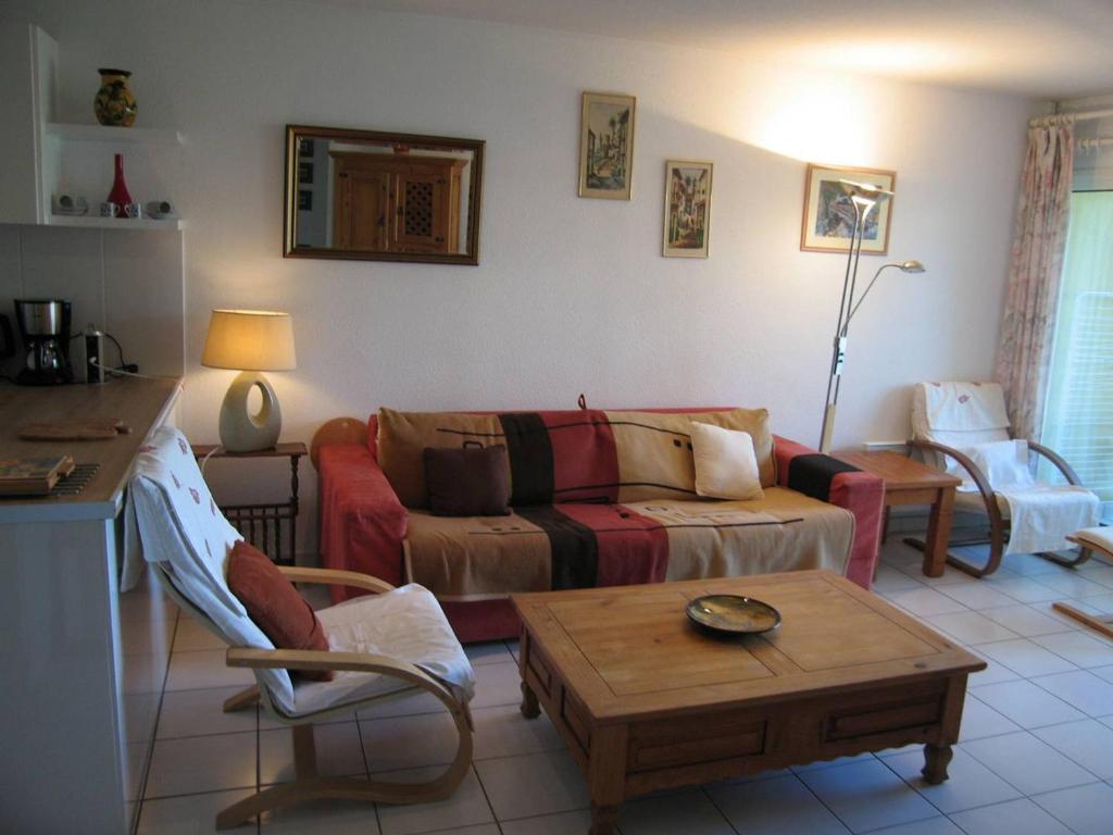 Posedenie v ubytovaní T3 avec piscine, parking, animaux admis, Saint-Cyprien - FR-1-106-52