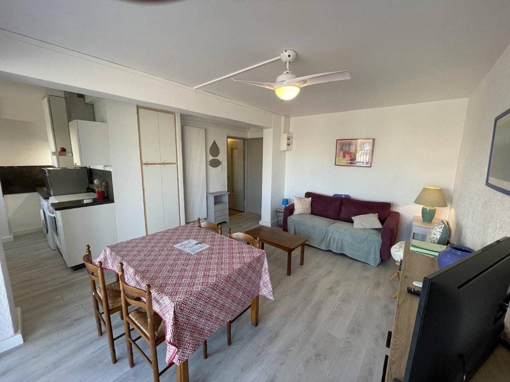 Część wypoczynkowa w obiekcie T2 cabine rénové, animaux admis, parking sécurisé, proche plage et port - Saint-Cyprien - FR-1-106-69