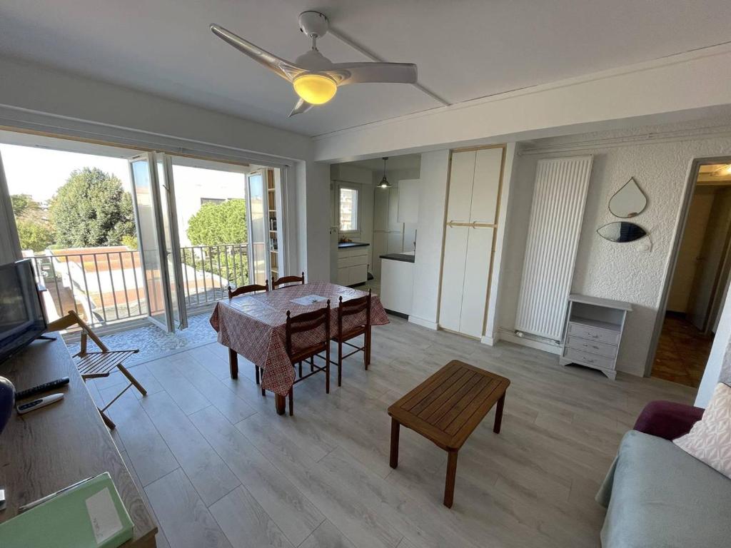Część wypoczynkowa w obiekcie T2 cabine rénové, animaux admis, parking sécurisé, proche plage et port - Saint-Cyprien - FR-1-106-69