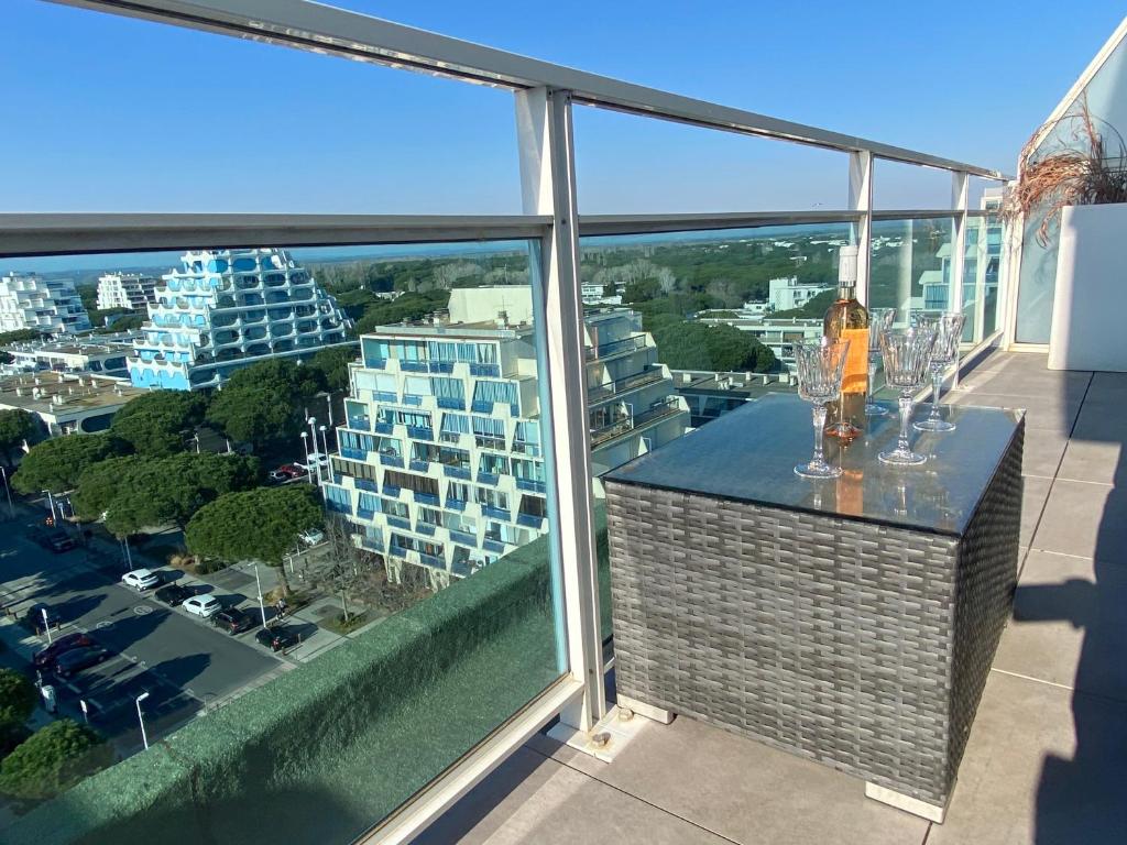 Balkón nebo terasa v ubytování LE PANORAMIQUE, P2 vue sur mer, clim, centre ville, WIFI