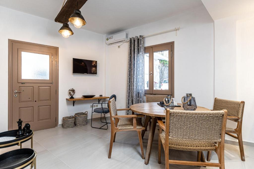Televízia a/alebo spoločenská miestnosť v ubytovaní Cozy Comfy Town House