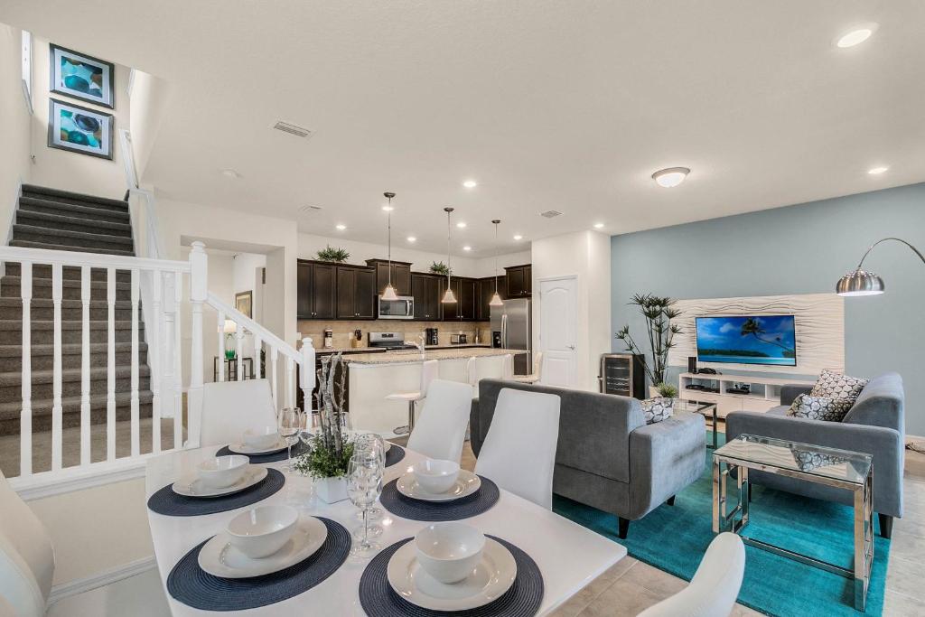 Kuchyň nebo kuchyňský kout v ubytování 5 Bedrooms 4 Bathrooms Solterra 4643 Td