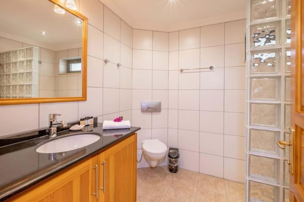 A bathroom at Fortuna Superior Apart