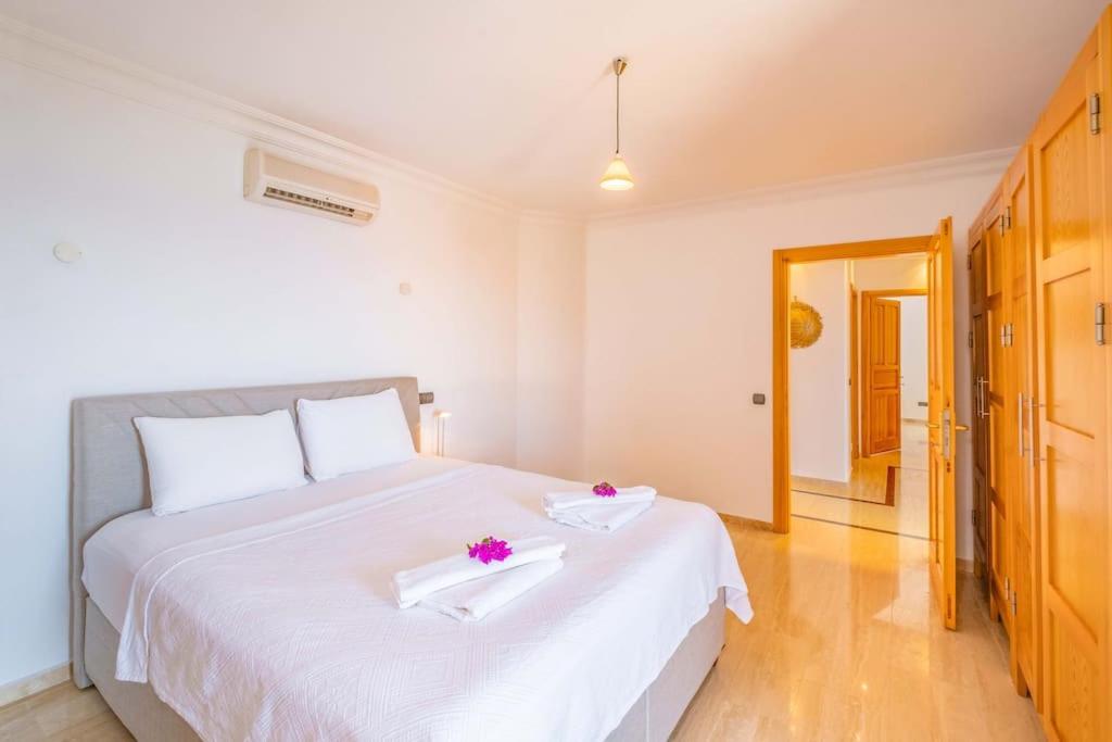 A bed or beds in a room at Fortuna Superior Apart