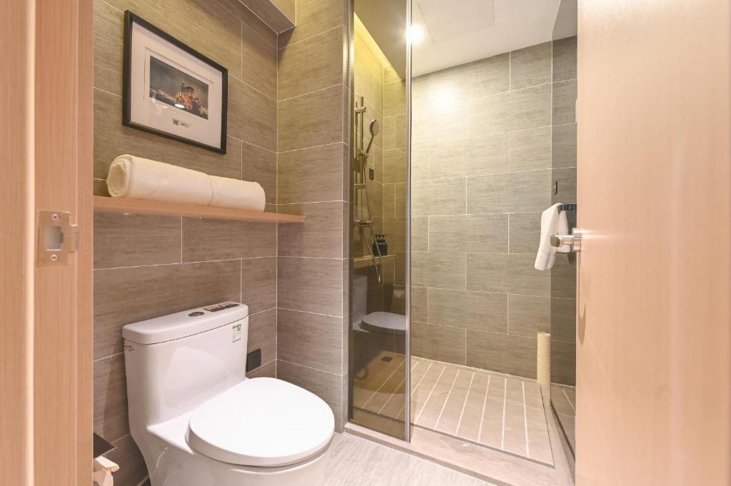 a bathroom with a toilet and a shower at Atour Hotel Beijing Joy City Chaoyang Road in Beijing