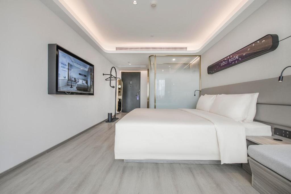 Postel nebo postele na pokoji v ubytování Atour Hotel Zhuhai Gongbei Port Fuhuali CBD