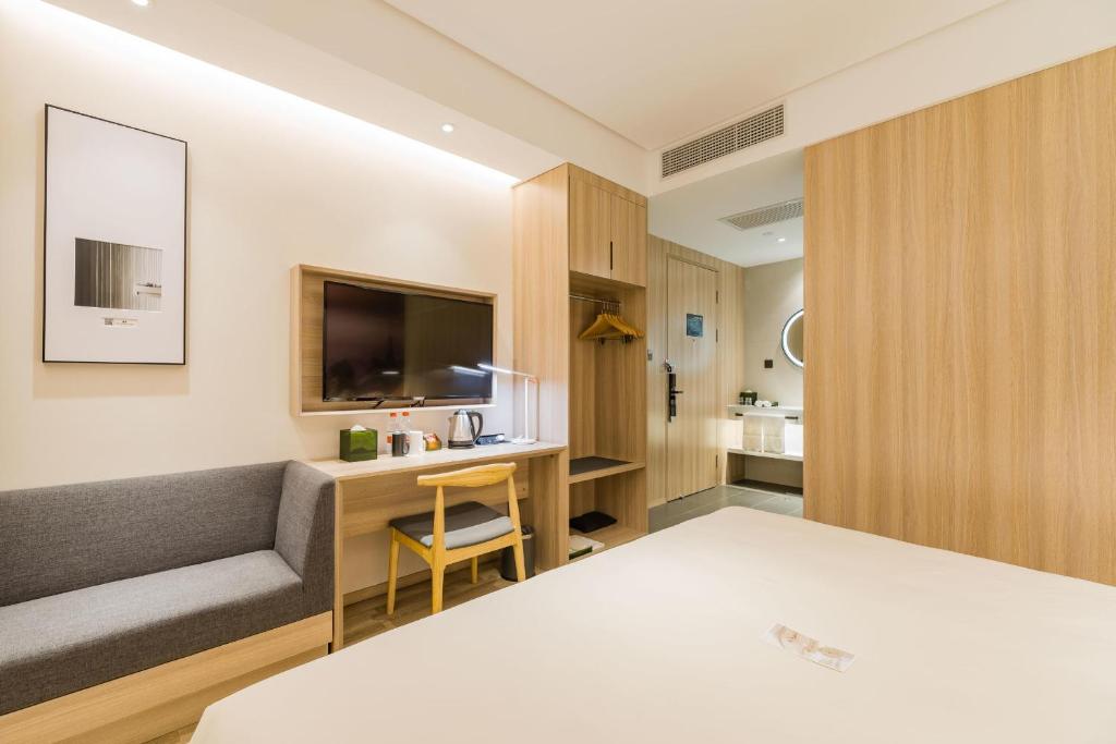 Postel nebo postele na pokoji v ubytování Atour Hotel Shanghai Hongqiao Korea Street
