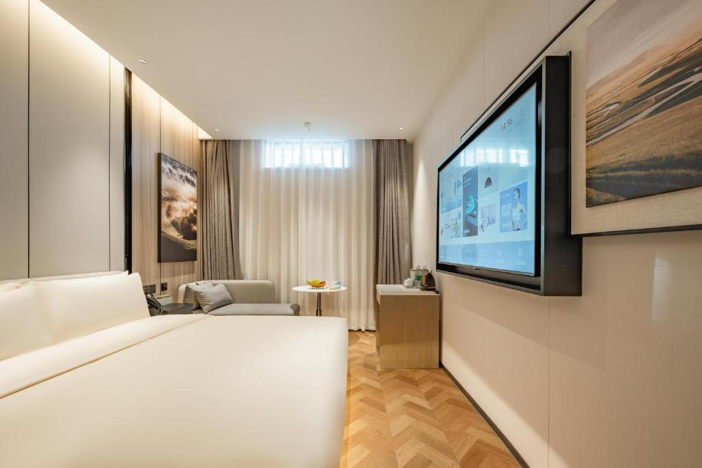TV a/nebo společenská místnost v ubytování Atour Hotel Shanghai Center Lujiazui