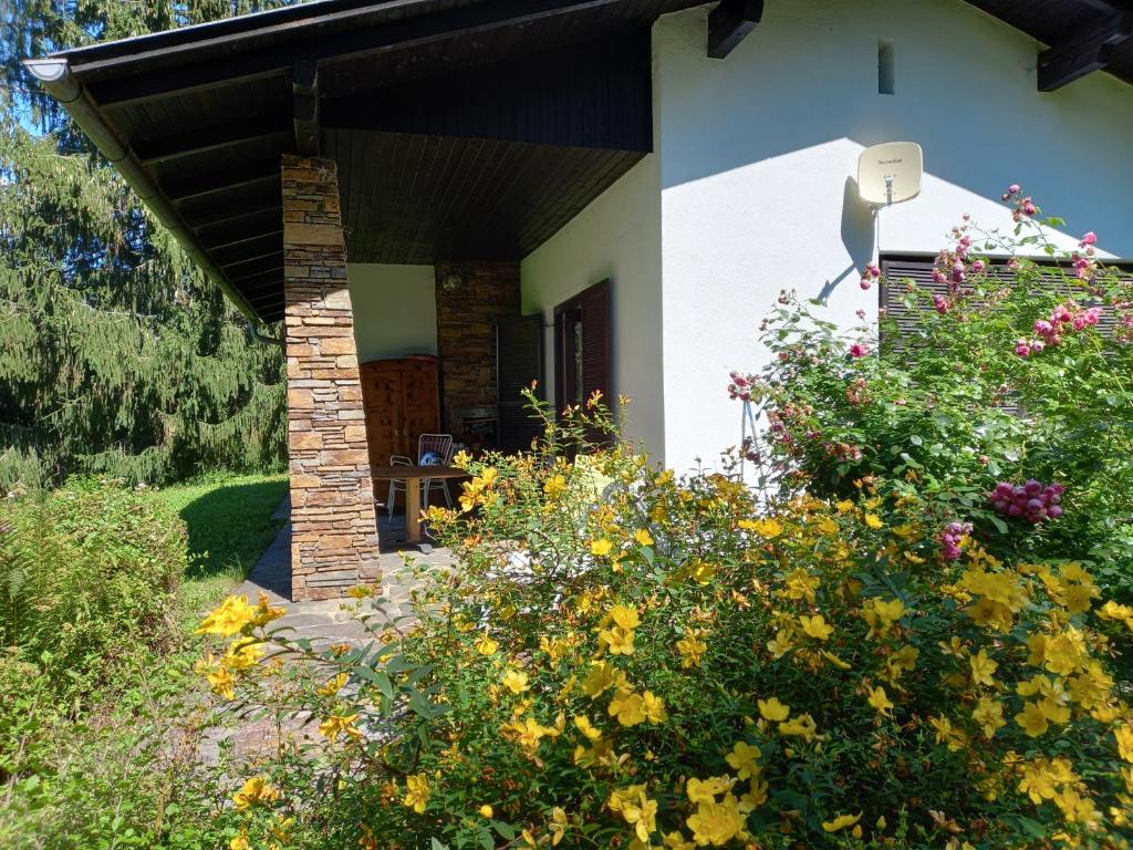 a house with flowers in front of it at Ferienhaus Hölzl 