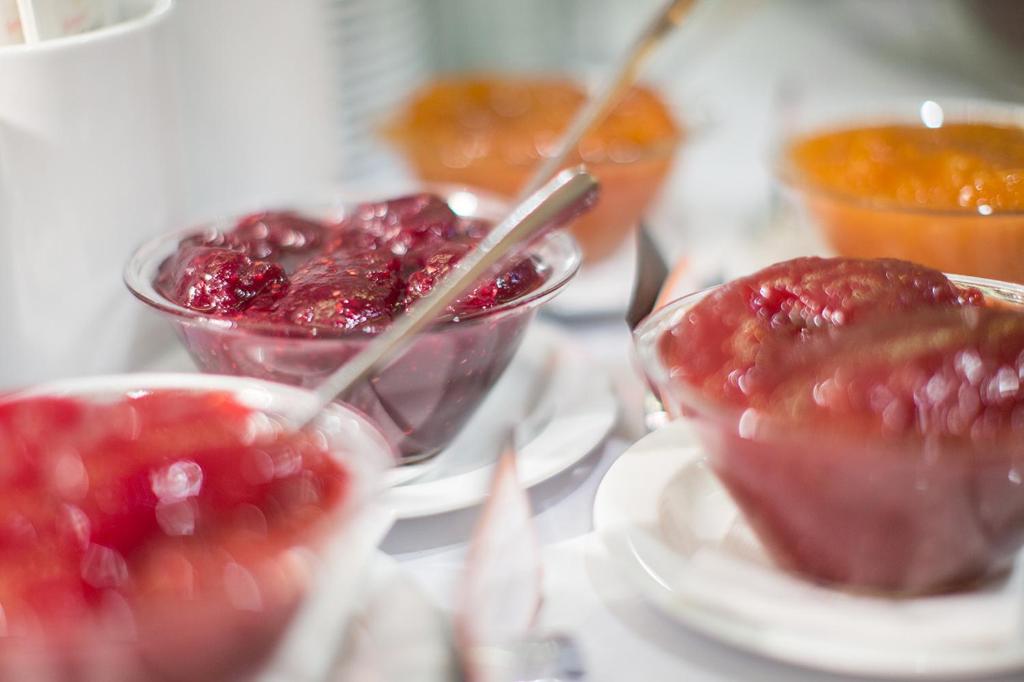 Simm's Hotel - cityhotel next to Metro U3 - Resim 22