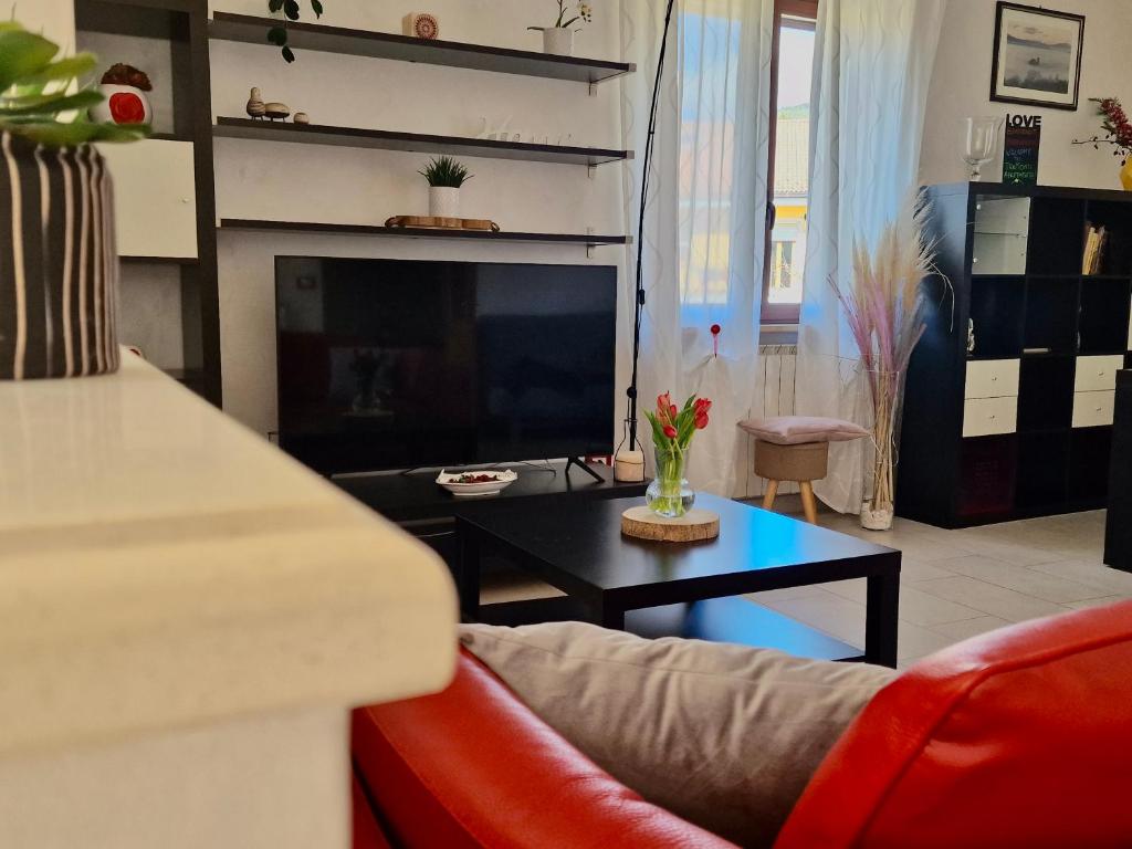 Televízia a/alebo spoločenská miestnosť v ubytovaní TraMonti Apartments