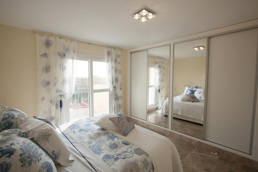 Posteľ alebo postele v izbe v ubytovaní Almerimar Porto Fino - Appartement de luxe, vue mer