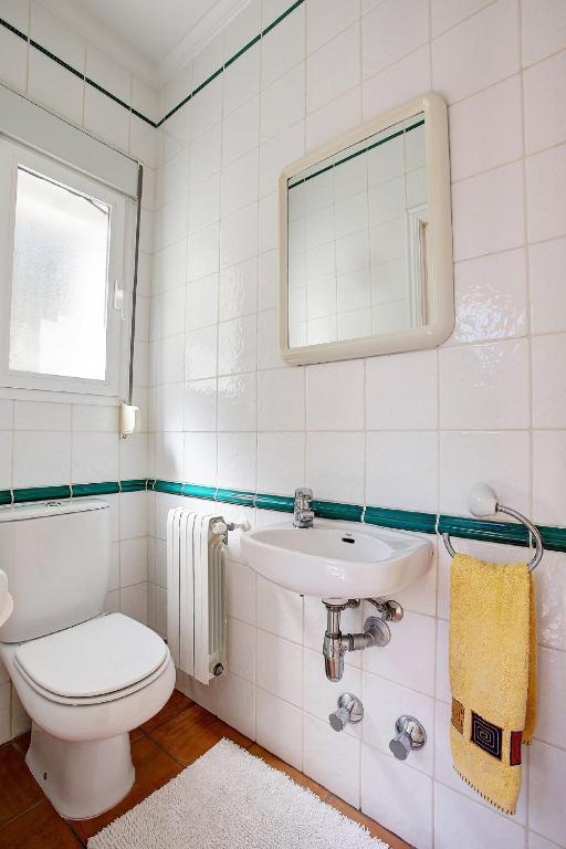 A bathroom at Amanda: 4 bedroom villa with stunning views