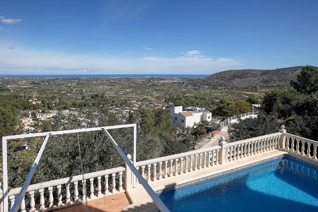 The swimming pool at or close to Amanda: 4 bedroom villa with stunning views