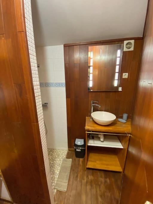 Kúpeľňa v ubytovaní Maison de charme dans village provençal