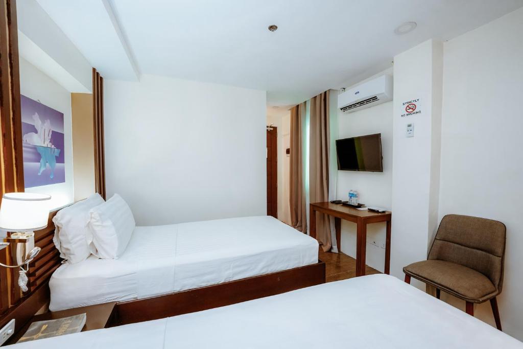 TV a/nebo společenská místnost v ubytování Emerald Boutique Hotel