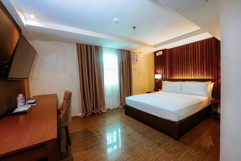 Postel nebo postele na pokoji v ubytování Emerald Boutique Hotel