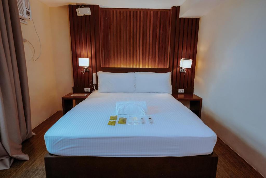 Postel nebo postele na pokoji v ubytování Emerald Boutique Hotel