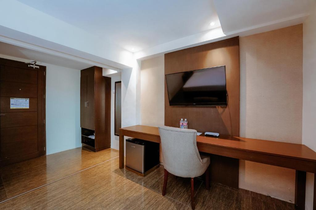 TV a/nebo společenská místnost v ubytování Emerald Boutique Hotel