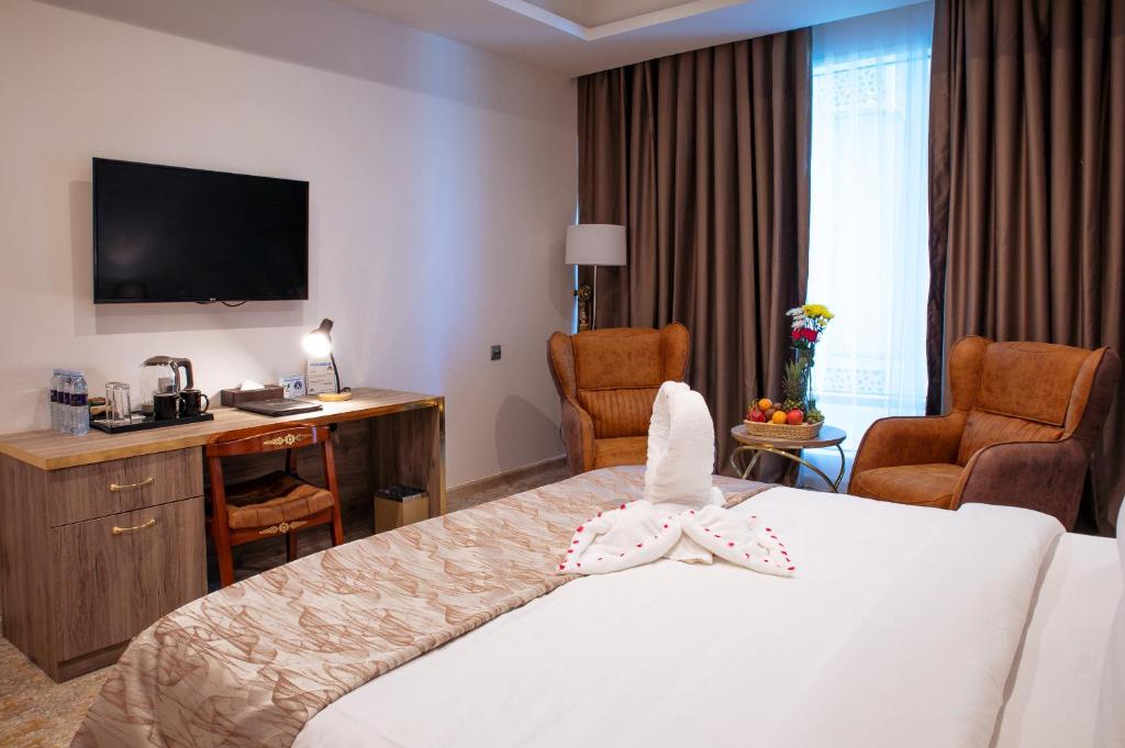 Postel nebo postele na pokoji v ubytování Al Mansour Plaza Hotel