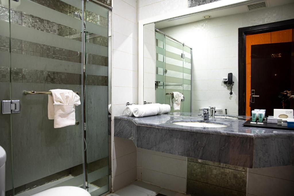 Koupelna v ubytování Al Mansour Plaza Hotel