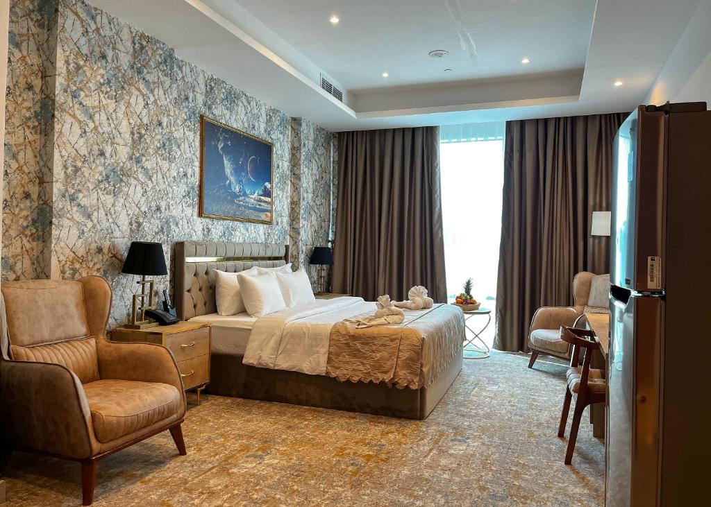 Postel nebo postele na pokoji v ubytování Al Mansour Plaza Hotel