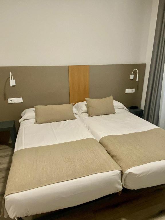 Postel nebo postele na pokoji v ubytování Pensión Residencia Fornos