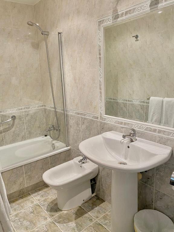 Koupelna v ubytování Pensión Residencia Fornos