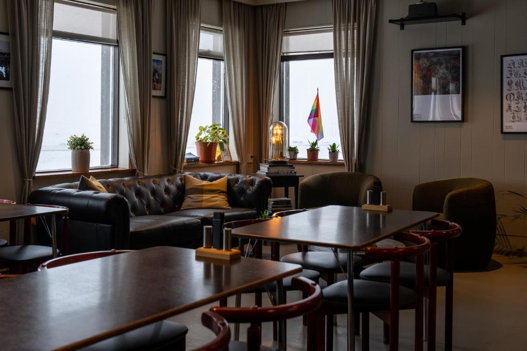Posezení v ubytování HOTEL SNAEFELLSNES formally Hotel Rjukandi