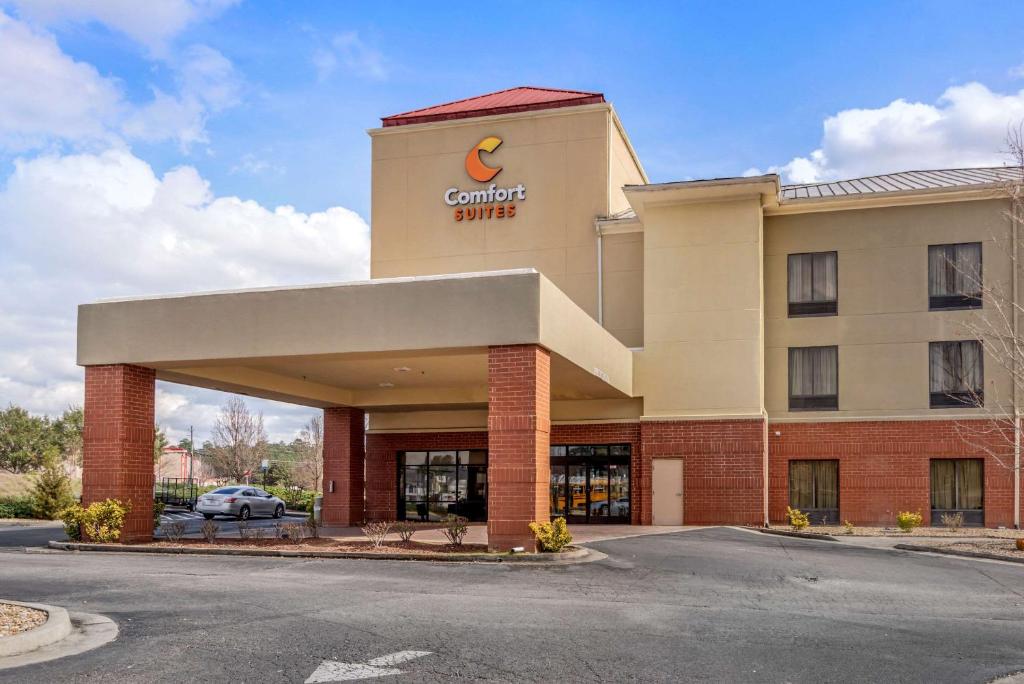 a rendering of a hotel with a car dealership at Comfort Suites in Macon