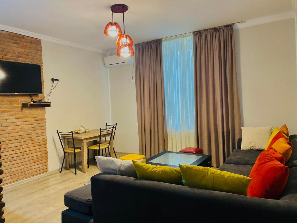 TV a/nebo společenská místnost v ubytování Neli & Zaal Guest House
