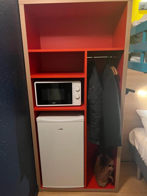 Kuchyň nebo kuchyňský kout v ubytování Premiere Classe Lyon Nord Dardilly
