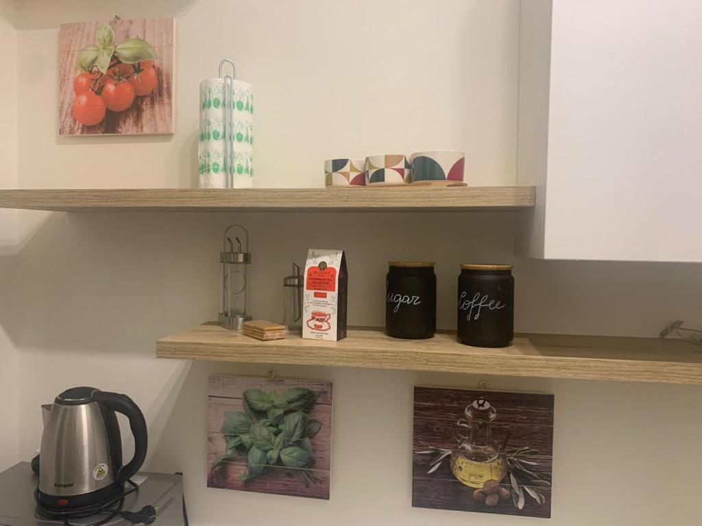 A kitchen or kitchenette at The secret window on the river Arno