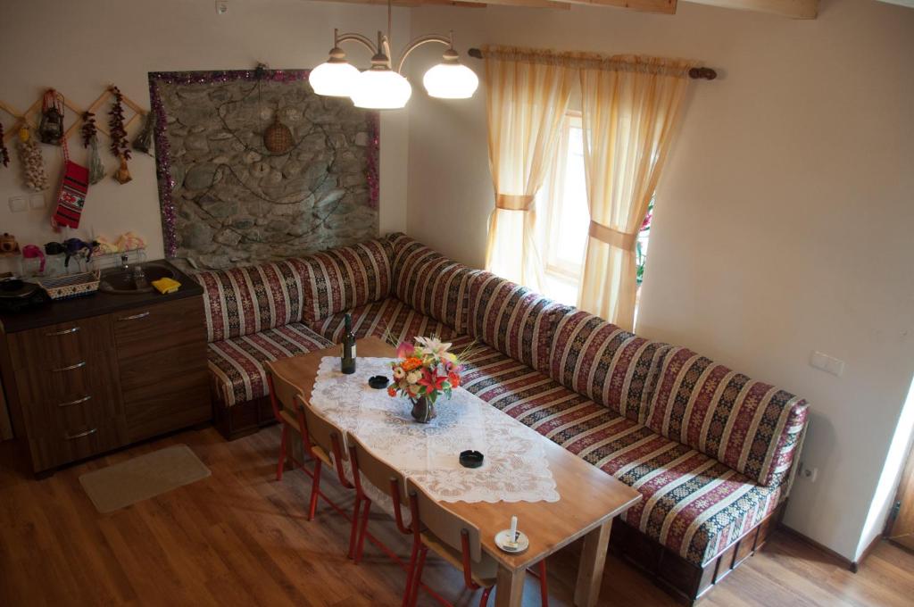 a living room with a couch and a table at Aste Guesthouse in Tropojë