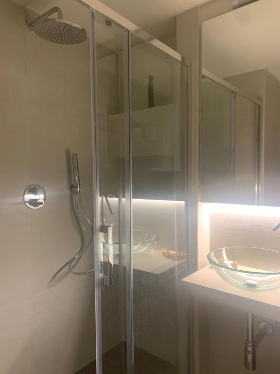 A bathroom at The secret window on the river Arno