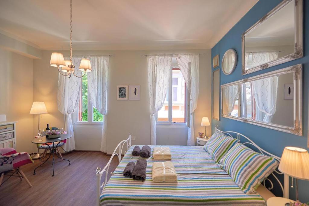 Old City Romantic Studios 2 - 11