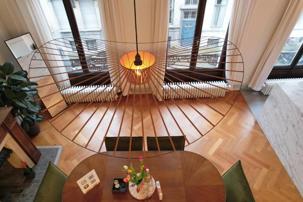 Area soggiorno di Traditional chic, High Ceilings' apt Aircos and Garage